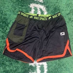Nike Sportswear Clash Shorts